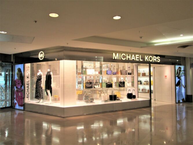 MICHAEL KORS <br/>PARIS <br/>LA DEFENSE